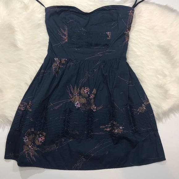 Kimchi Blue Dresses & Skirts - UO Kimchi Blue Strapless Floral Dress